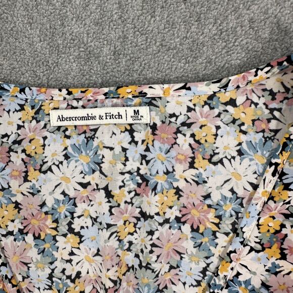 Abercrombie & Fitch V-Neck Peasant Blouse Size Medium Daisy Print 3/4 Sleeve - Picture 3 of 8